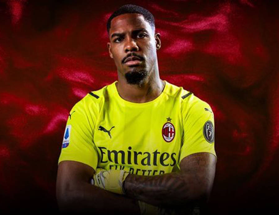 曼联明年欲免费补强后防，米兰门神拜仁铁卫成目标！省钱买新中场